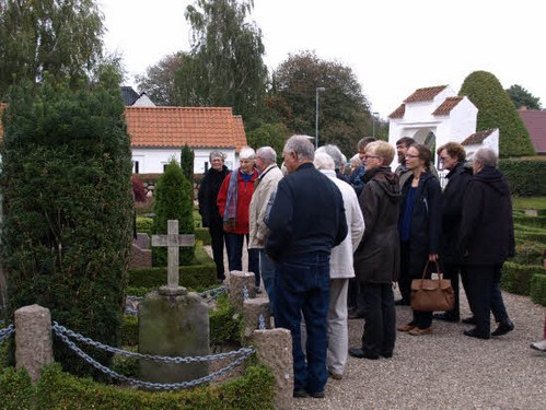 2013 Kirkegårdsvanding i Ellinge billedeserier_25.jpg