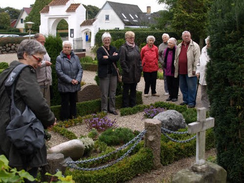 2013 Kirkegårdsvanding i Ellinge billedeserier_27.jpg