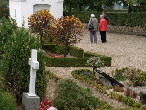 2013 Kirkegårdsvanding i Ellinge billedeserier_32.jpg