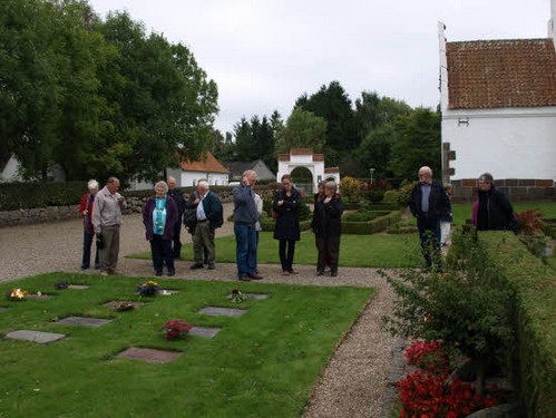 2013 Kirkegårdsvanding i Ellinge billedeserier_40.jpg