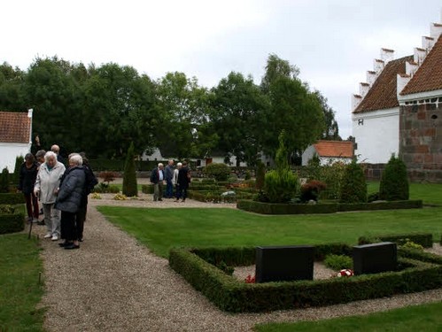 2013 Kirkegårdsvanding i Ellinge billedeserier_49.jpg